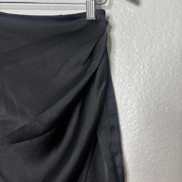 NWT Express Black Satin Faux Wrap Curved Hem Midi Skirt Size 0 - Picture 2 of 5